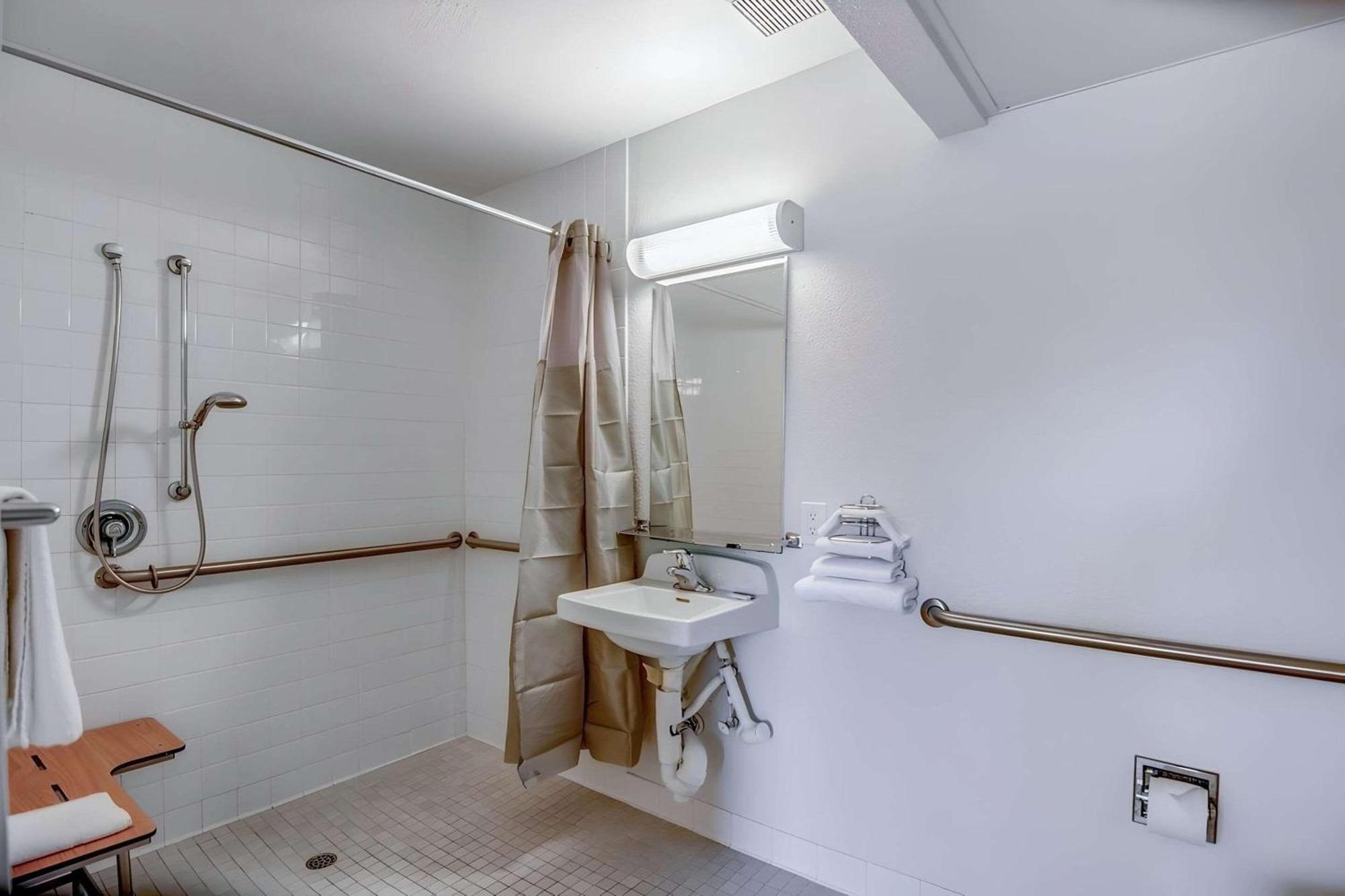 Park Inn By Radisson, Tracy Luaran gambar